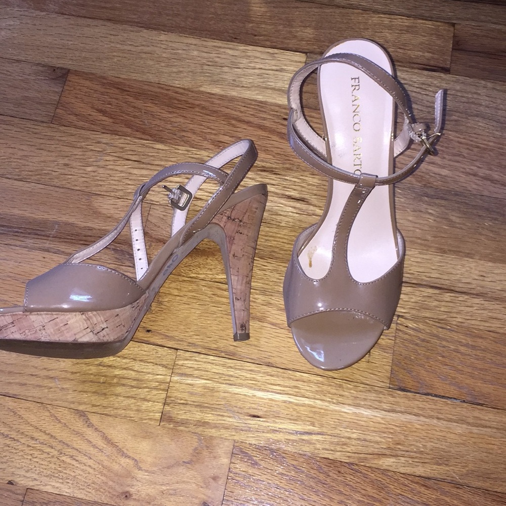 Tan patent leather cork heel heels excellent condition